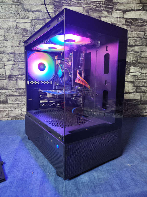 Inte Core i5 7th gen Budget Gamer**GT1030 2GB Graphics**8GB DDR4 Ram**256GB SSD**