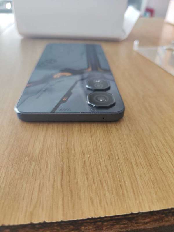 Nubia Neo 2 5G Gaming Phone**Cracked Screen ,touch still working**20GB ram**256GB Storage