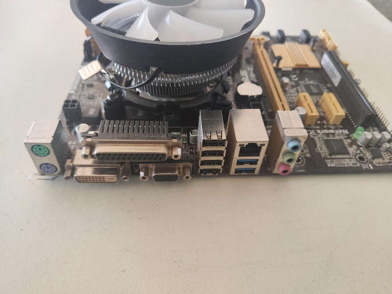Intel Core i5 4690K Combo**16GB Ram**RGB CPU Cooler**