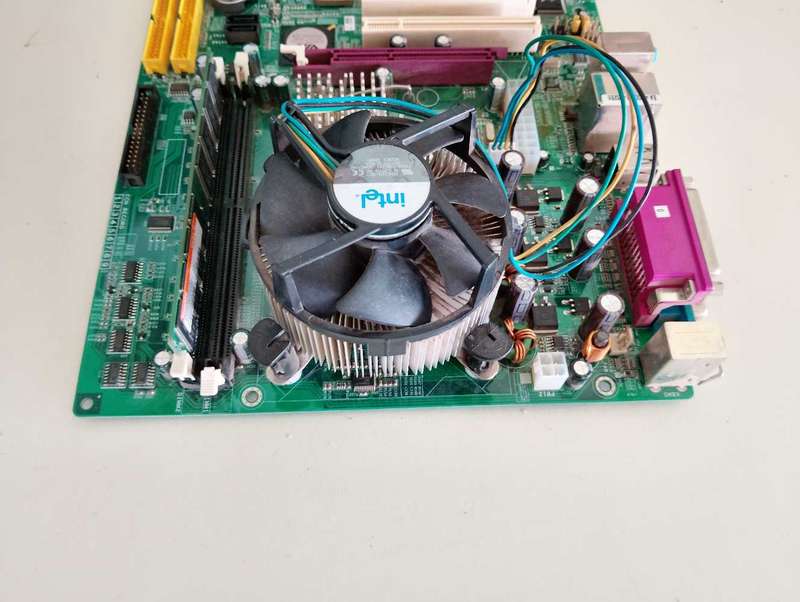 Intel Pentium 4 Combo**Intel Green board**256MB DDR400**