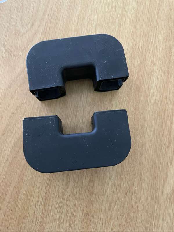 NZXT Puck Black**Cable Management and Headset Mount**