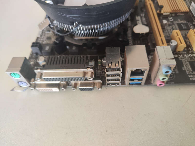 Intel Core i5 4690K Combo**16GB Ram**RGB CPU Cooler**