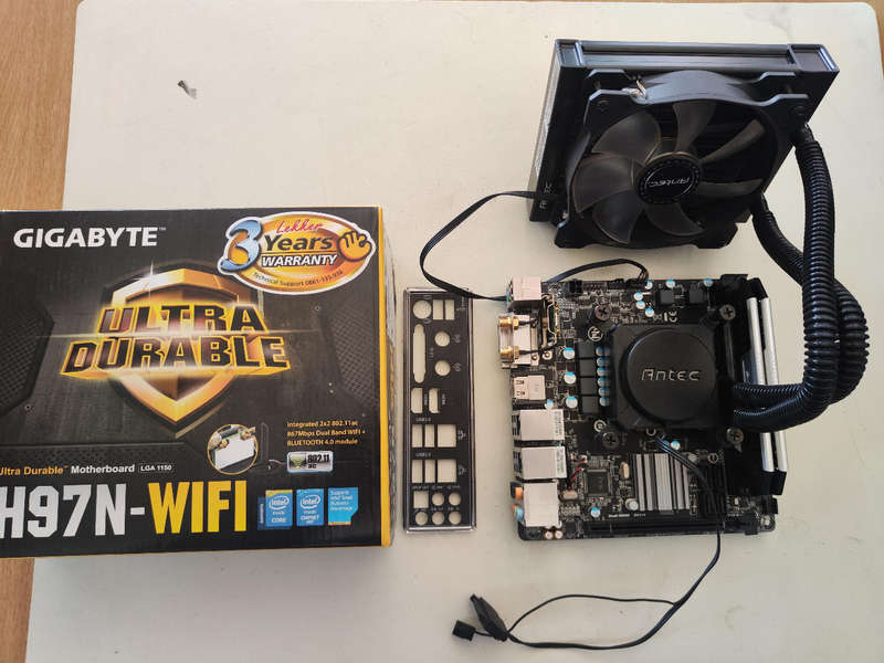 Amazing ITX Combo**Core i5 4690K**16GB Gaming ram**Water-cooling**Wifi Motherboard