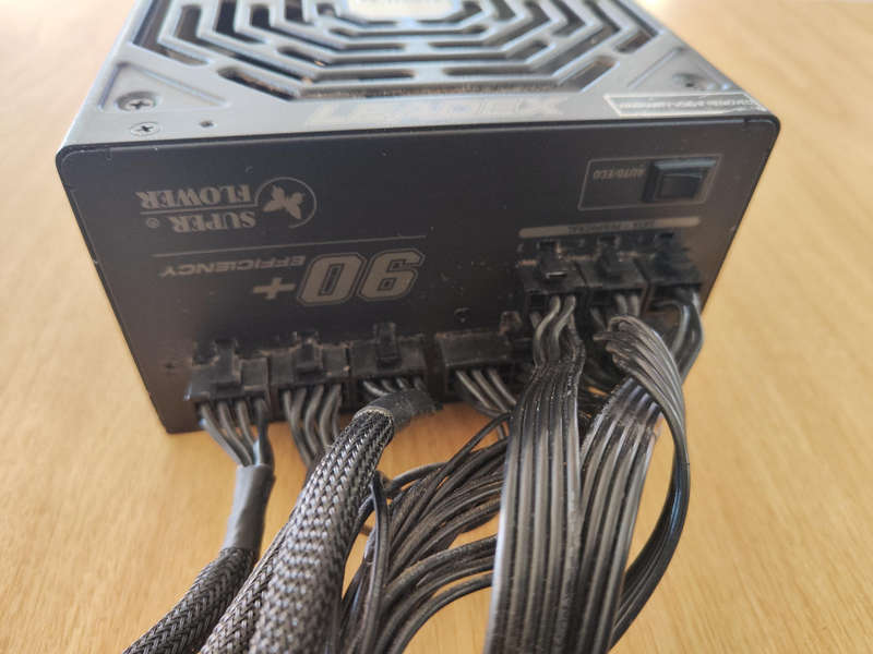 Super flower SF650 Fully Modular PSU with all Cables**650W**