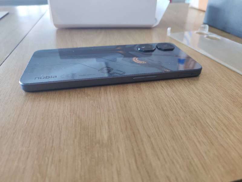 Nubia Neo 2 5G Gaming Phone**Cracked Screen ,touch still working**20GB ram**256GB Storage