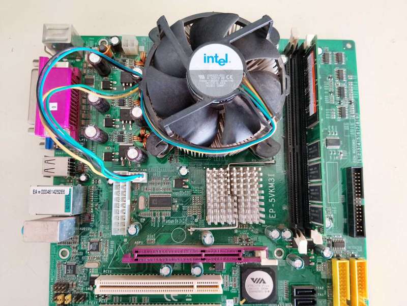 Intel Pentium 4 Combo**Intel Green board**256MB DDR400**
