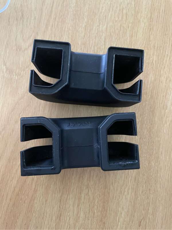 NZXT Puck Black**Cable Management and Headset Mount**