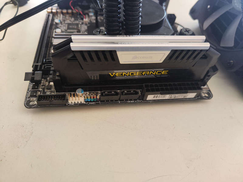 Amazing ITX Combo**Core i5 4690K**16GB Gaming ram**Water-cooling**Wifi Motherboard