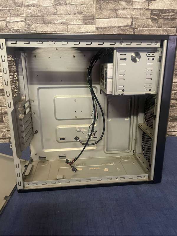 Antec 300 Gaming Case with 3 Slot HDD Caddy