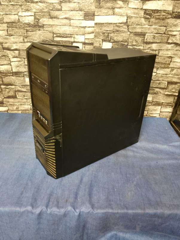 Ryzen 3 2200G PC**8GB DDR4 Ram**500GB HDD**Asus Board