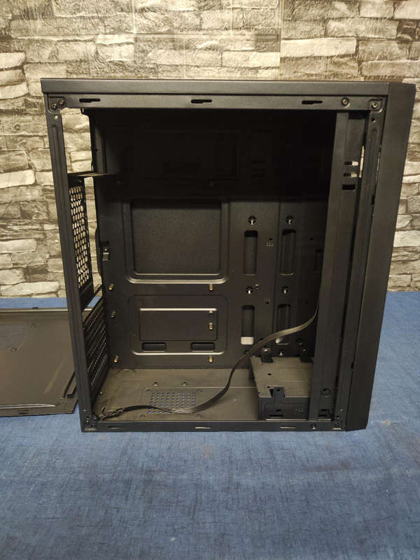 Alcatroz PC Case**ATX ,M-ATX ,DTX and ITX Board**