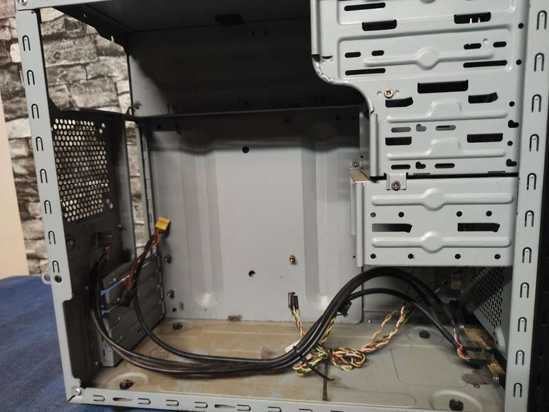 Gigabyte computer Case**M-ATX and ITX boards