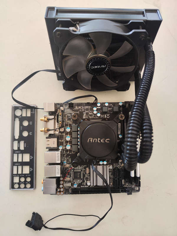 Amazing ITX Combo**Core i5 4690K**16GB Gaming ram**Water-cooling**Wifi Motherboard
