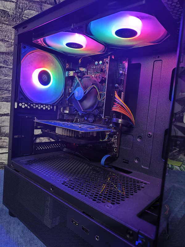 Inte Core i5 7th gen Budget Gamer**GT1030 2GB Graphics**8GB DDR4 Ram**256GB SSD**