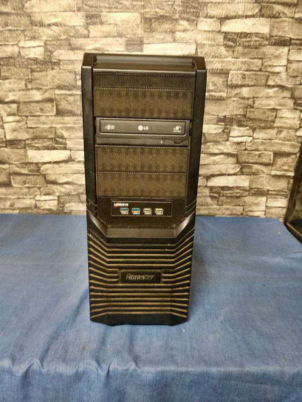 Ryzen 3 2200G PC**8GB DDR4 Ram**500GB HDD**Asus Board