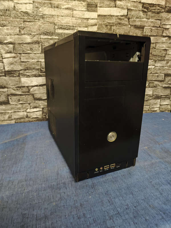 Gigabyte computer Case**M-ATX and ITX boards