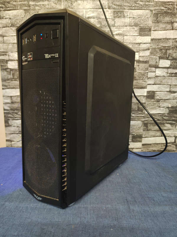 Intel Core i5 Budget Gamer**GTX960 4GB Graphics Card**16GB ram and 500GB SSD