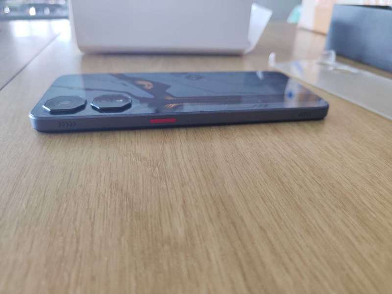 Nubia Neo 2 5G Gaming Phone**Cracked Screen ,touch still working**20GB ram**256GB Storage