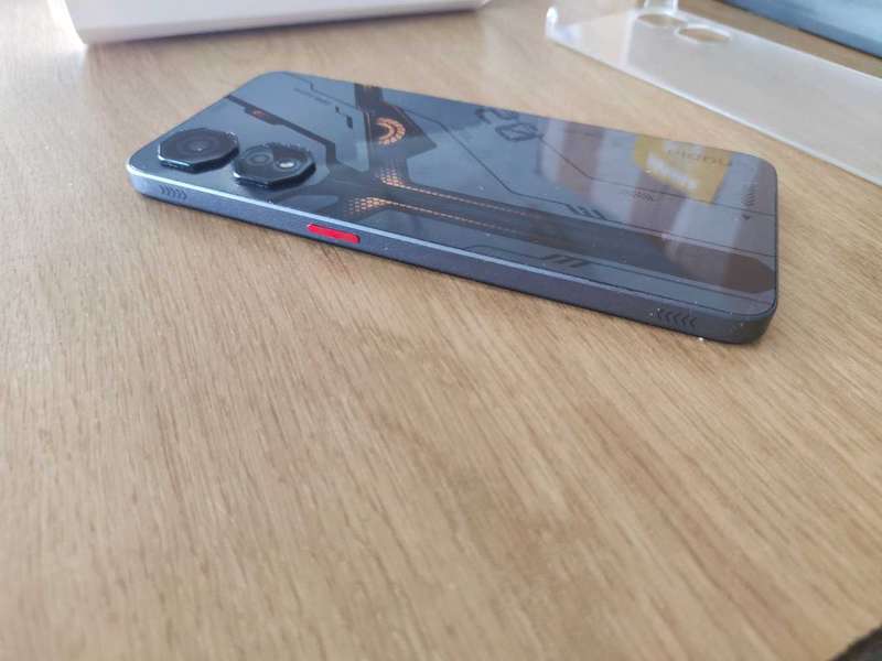 Nubia Neo 2 5G Gaming Phone**Cracked Screen ,touch still working**20GB ram**256GB Storage