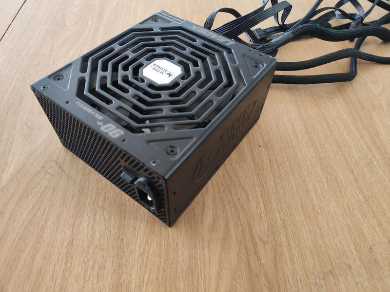 Super flower SF650 Fully Modular PSU with all Cables**650W**