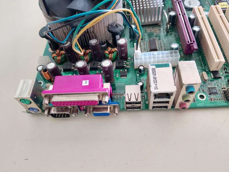Intel Pentium 4 Combo**Intel Green board**256MB DDR400**