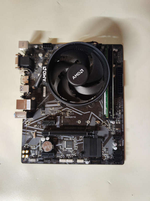 AMD Ryzen 7 Combo**16GB DDR4 Ram**Gigabyte A520M