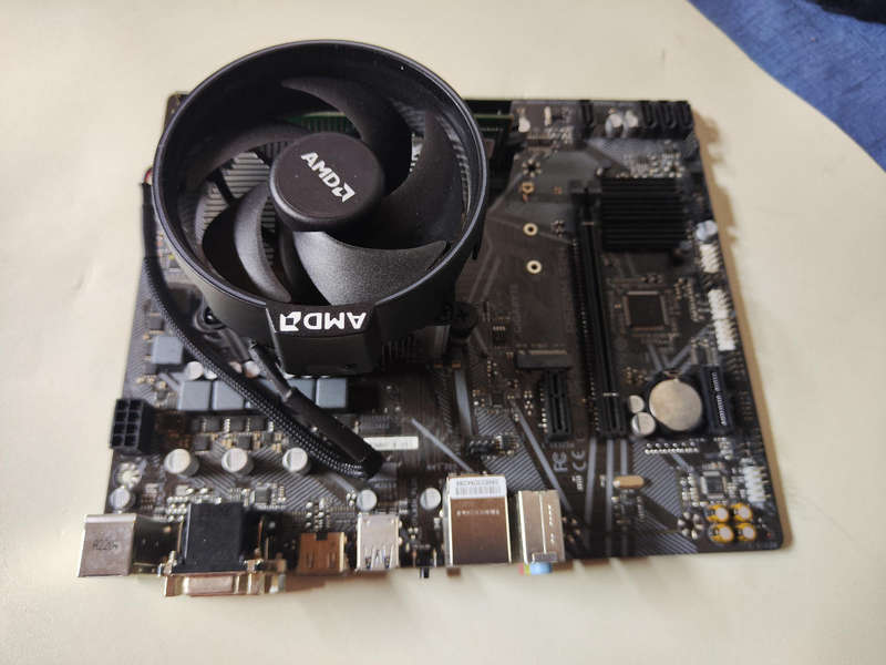 AMD Ryzen 7 Combo**16GB DDR4 Ram**Gigabyte A520M