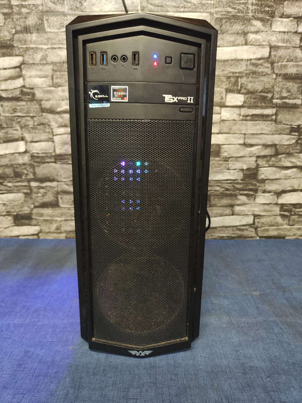 Intel Core i5 Budget Gamer**GTX960 4GB Graphics Card**16GB ram and 500GB SSD