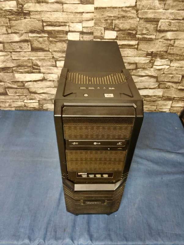 Ryzen 3 2200G PC**8GB DDR4 Ram**500GB HDD**Asus Board