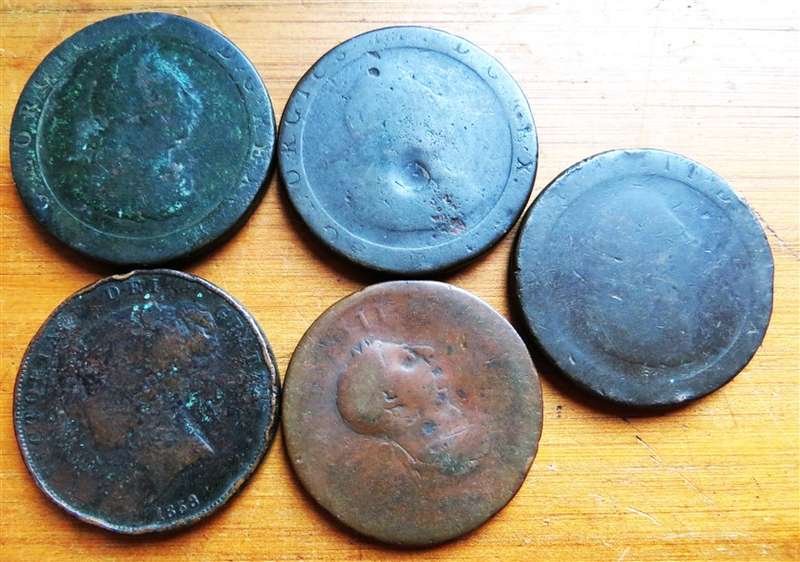 3 x 1797 GB Cartwheel Pennies + 2 Old GB Pennies - Bid per coin