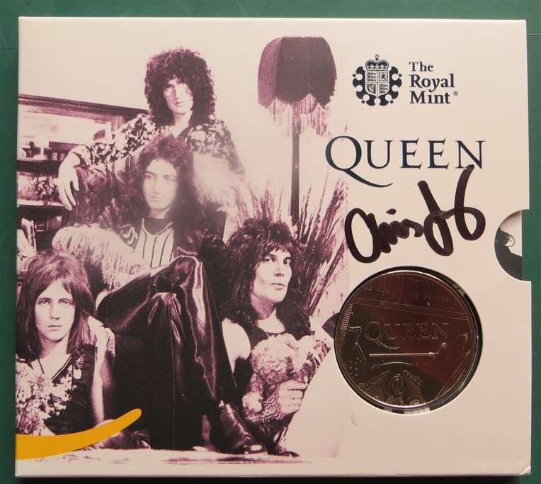 The Royal Mint 5 Pounds - Rock Band - Queen - signed by Coin designer Chris Facey