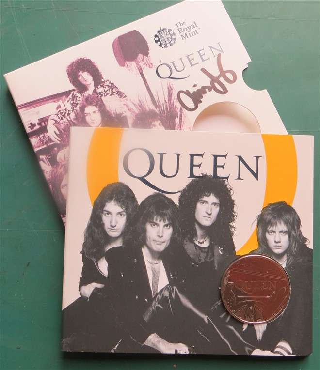 The Royal Mint 5 Pounds - Rock Band - Queen - signed by Coin designer Chris Facey