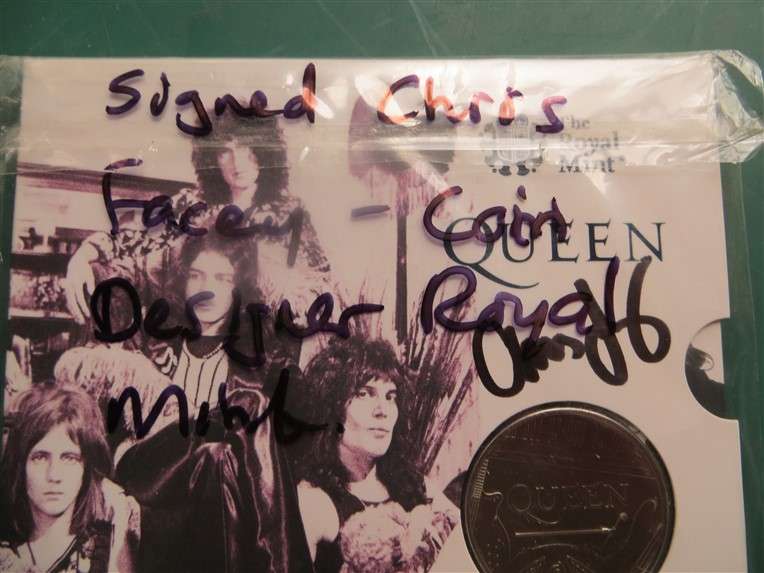 The Royal Mint 5 Pounds - Rock Band - Queen - signed by Coin designer Chris Facey