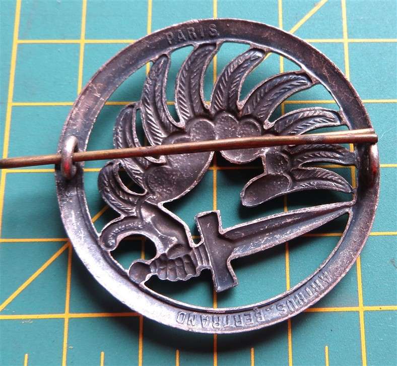 French Foreign Legion - Parachute Regt. Beret Badge