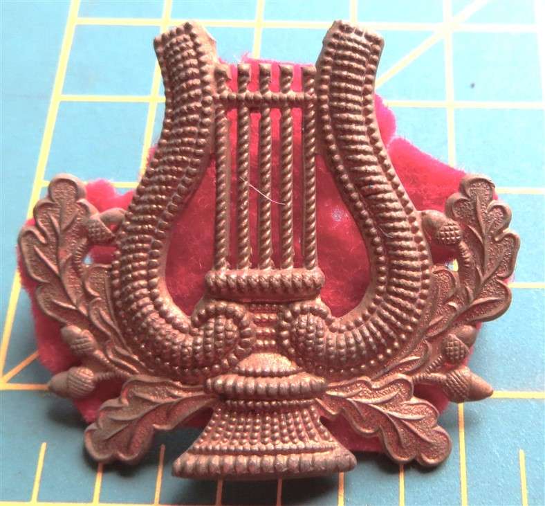 British Army Music Corps Musicians Bandsman Cap Badge
