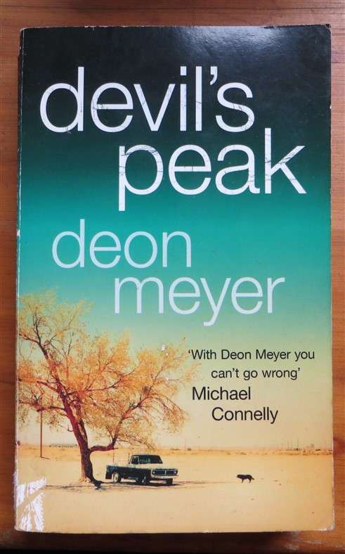 Deon Meyer - Devil's Peak - foxing present
