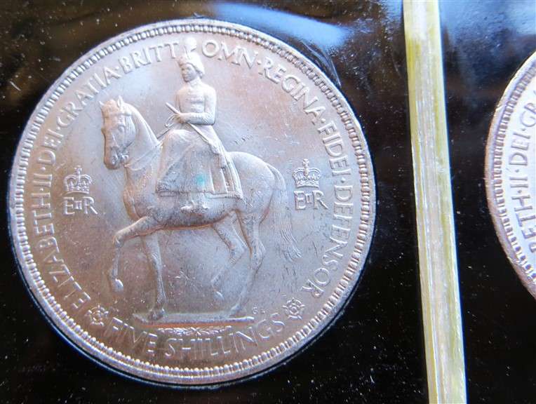 2 x 1953 GB 5 Shillings Crown in Capsule Both for 1 Bid
