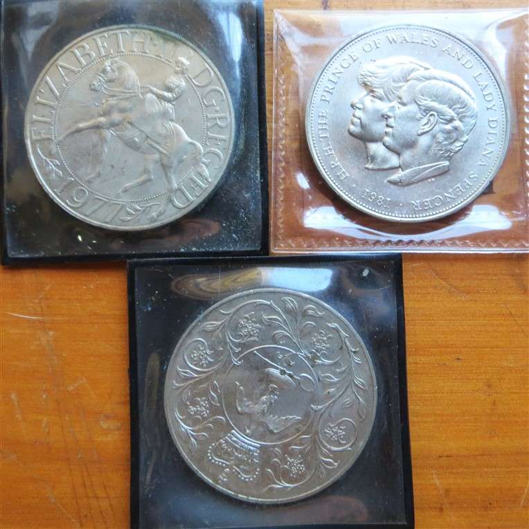 3 x GB Crowns 1953 + 1977 + 1981 - Bid per Crown