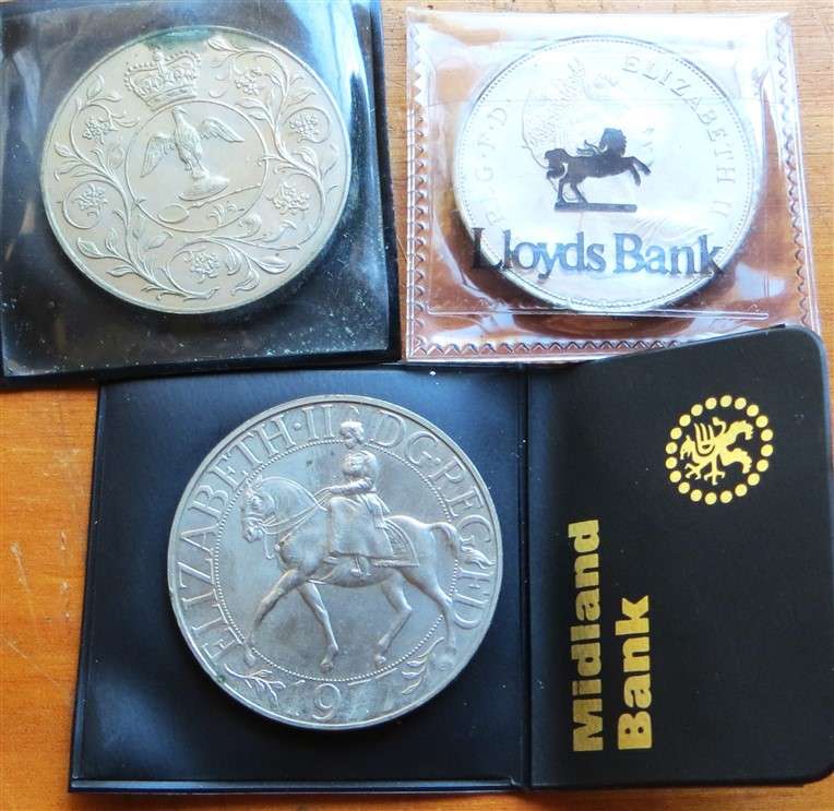 3 x GB Crowns 1953 + 1977 + 1981 - Bid per Crown