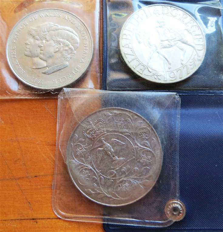 3 x GB Crowns 2 x 1977 + 1981 - Bid per Crown