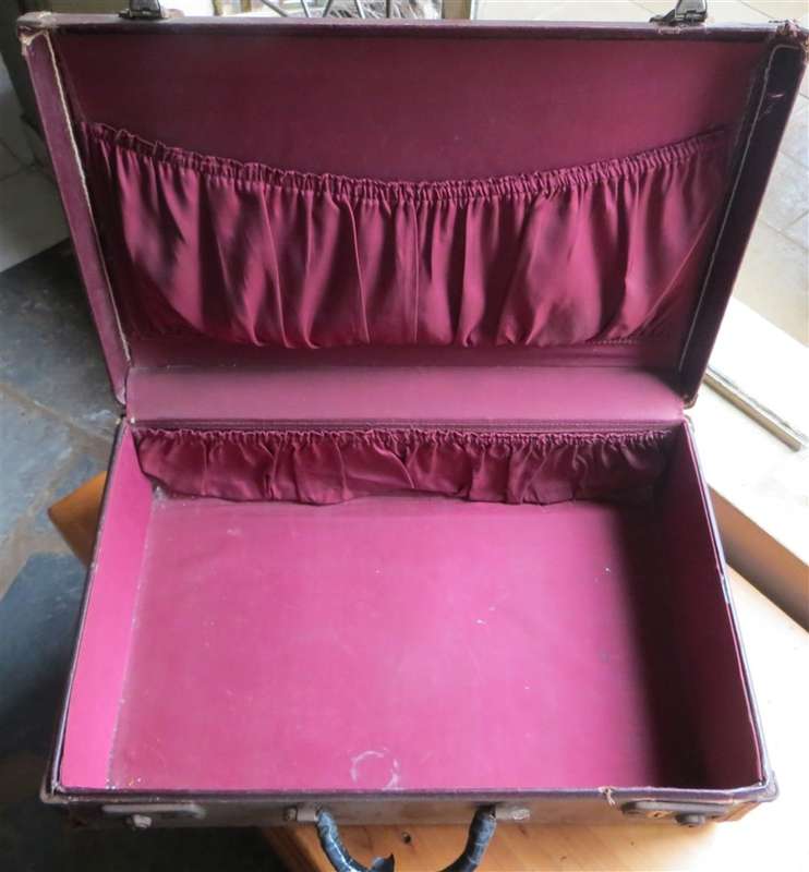 Vintage medium / small Suitcase