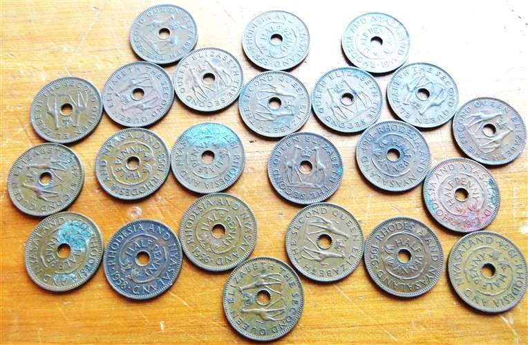 22 x Rhodesia & Nyasaland Half Penny 1/2d Coin Lot - 1 Bid for All