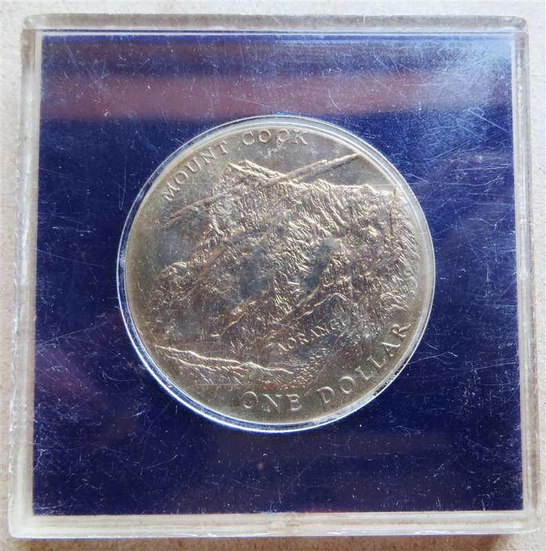 1970 New Zealand 1 Dollar Crown in presentation Box