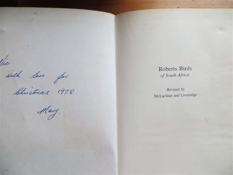 Robert's Birds of South Africa + Carry Book Cover