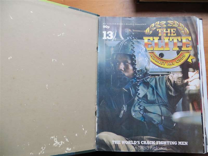 The Elite Fighting forces Binder with Magazines No.13 to 24
