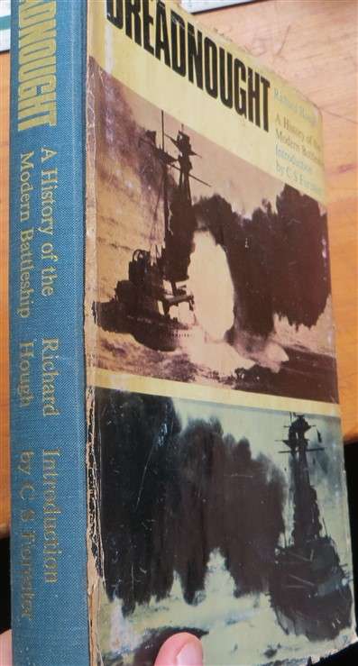 Dreadnought - History of the Modern Battleship - Richard Hough - Hardcover Dustcover damaged