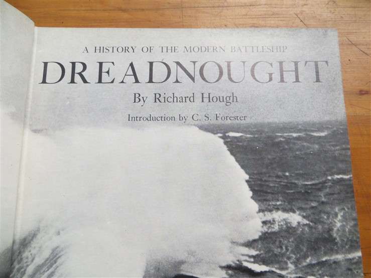 Dreadnought - History of the Modern Battleship - Richard Hough - Hardcover Dustcover damaged