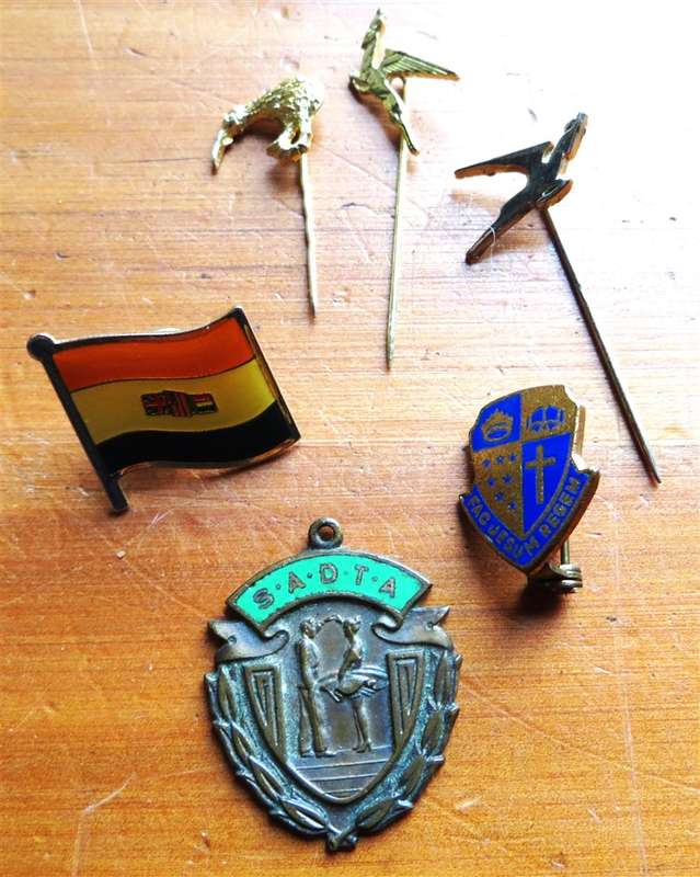 Vintage SA Badge Lot