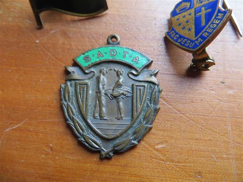 Vintage SA Badge Lot