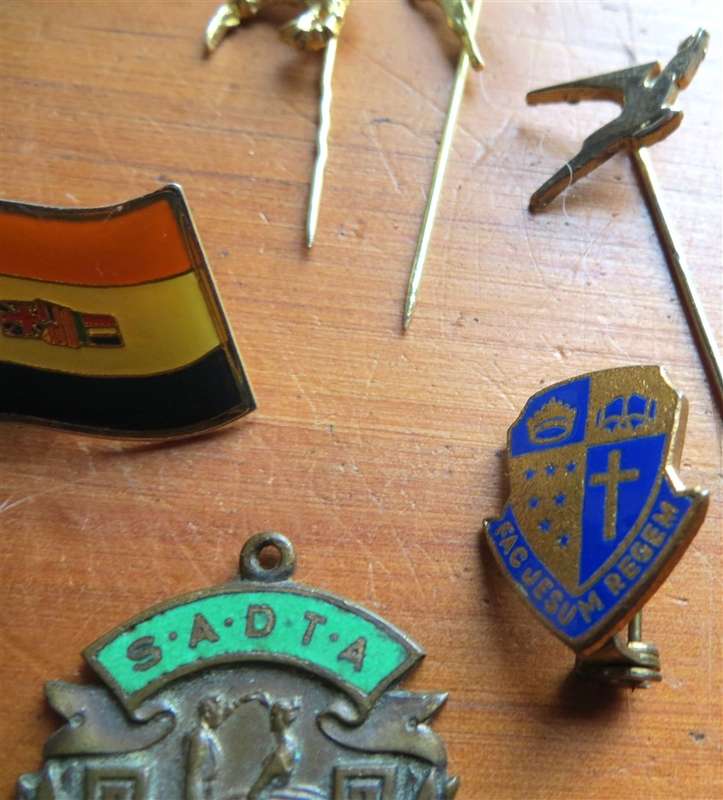 Vintage SA Badge Lot